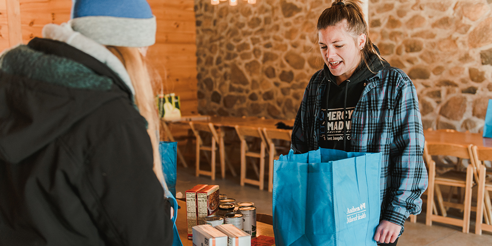 Student volunteers filling Thanksgiving bags